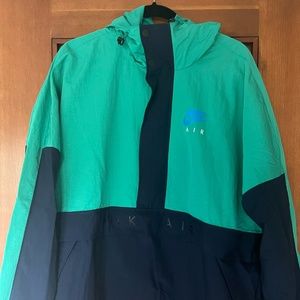 Nike Air Mens Pullover Windbreaker - Size L.
